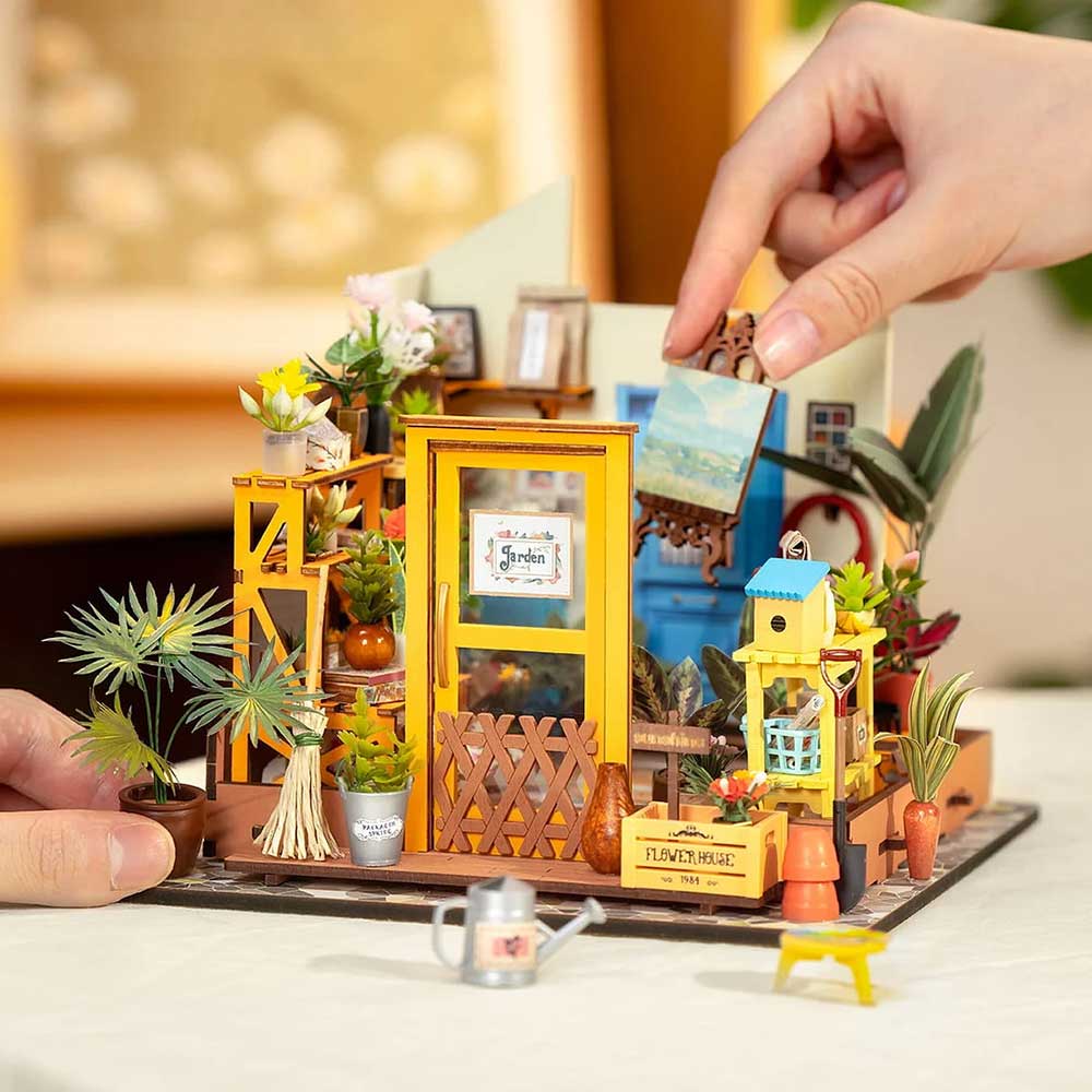 Cathy's Flower House Model Kit - Image 4
