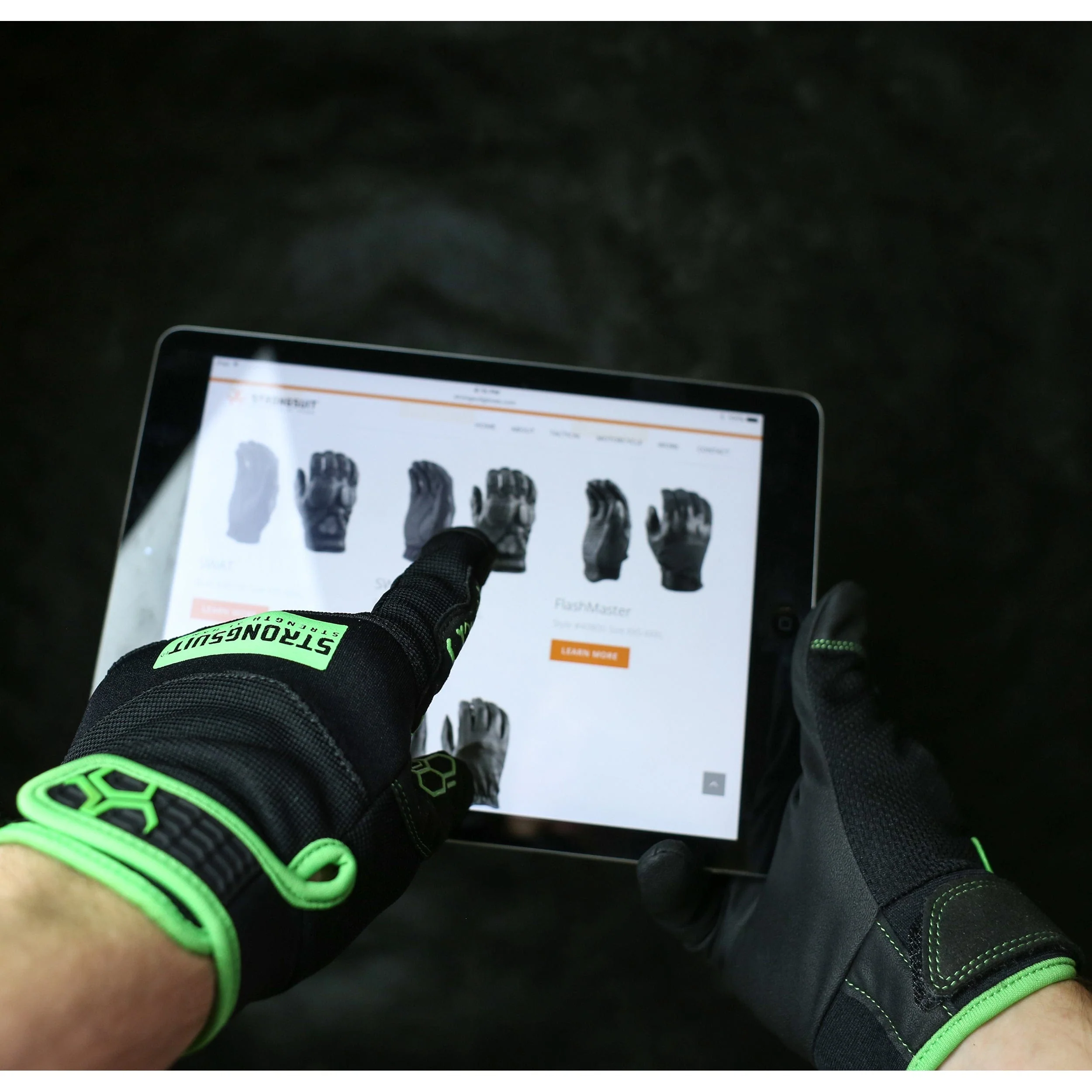 Grasper Gloves, Black/Green, Medium - Image 2
